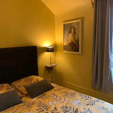 Couette-café La Des Rosiers 4*