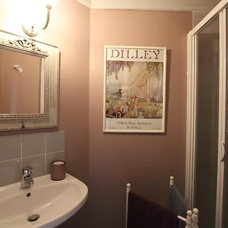 ベッド・アンド・ブレックファスト La Des Rosiers Cricquebœuf