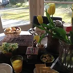 La Des Rosiers Bed & Breakfast