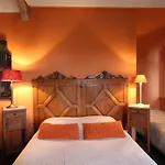 La Des Rosiers Bed and Breakfast 4*
